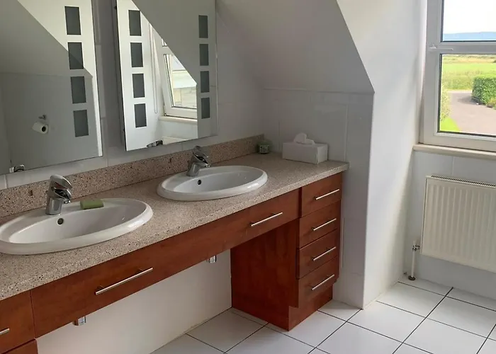 Luxury King-seaview House Homestay